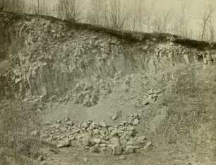 Oberlausitz. Strohmberg bei Weißenberg. Nördlicher Basaltbruch, Hakenwerfen des Deckenbasalts