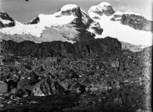 See und Berg : Blick auf die Laguna Laramcota und den Pico del Norte.