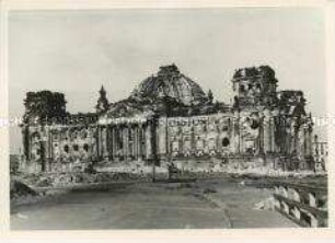 Das zerstörte Reichtagsgebäude nach Kriegsende