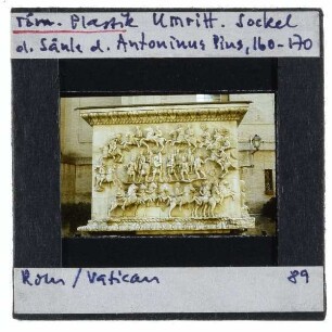 Heraklides, Säule des Antoninus Pius : Basis