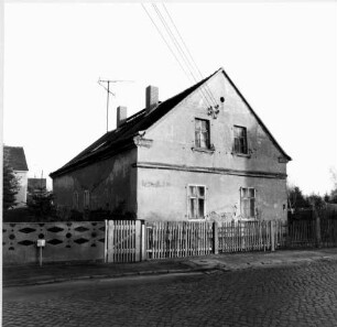 Böhlen-Großdeuben, Hauptstraße 42. Wohnhaus (M. 19. Jh.). Straßenansicht