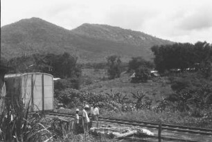 Hale Station der Usambarabahn : Landschaft mit einem Teil der Usambarabahn. Haltestelle Hale