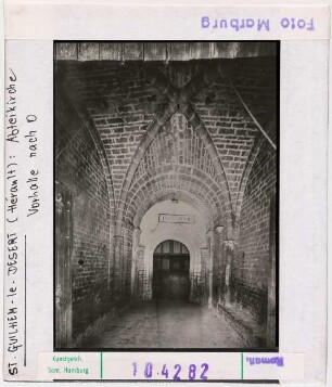 Saint-Guilhem-le-Désert: Abteikirche, Vorhalle nach Osten