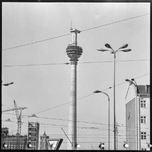 Turmkugel des Fernsehturms beim Bau, , 1967. SW-Foto © Kurt Schwarz.