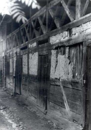 Wirtschaftsgebäude in Kolkwitz : Bauwesen - Wirtschaftsgebäude und Gehöfte. Ort: Gołkojce / Kolkwitz. Schulstraße Haus Nr. 15, Fachwerkställe, teilweise gebohlte Ställe mit Galerie.