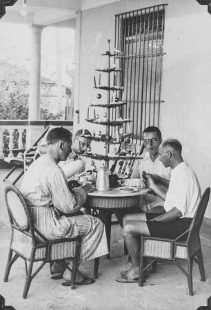 Männerportrait (Lateinamerika-Aufenthalte 1928/1942 – Album Kehrricht aus reicher Photo-Ausbeute in Deutschland, Guatemala, Ecuador, Mexico, 1937/1941)