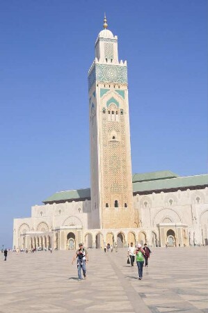 Casablanca - Moschee Hassan II. : Die zwischen 1987 und 1993 erbaute Moschee Hassan II. bietet 25 000 Personen im Innenraum Platz. Das Minarett ist mit 200 m das höchste der Welt. Aufgenommen in Casablanca am 11. Oktober 2009. Foto Uwe Gerig
