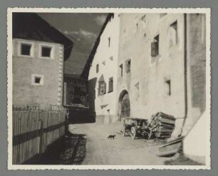 Katze in einer Gasse von Zuoz