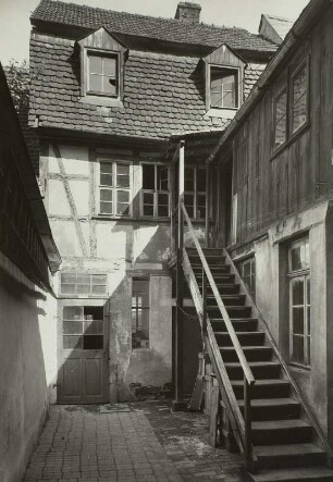 Rochlitz, Wohnhaus mit Laden, Hofansicht mit Seitengebäude