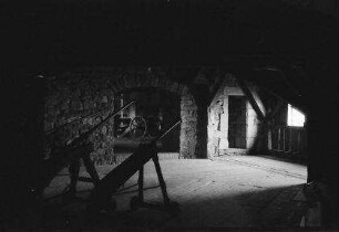 Hochkönigsburg: Wehrturm mit alten Kanonen