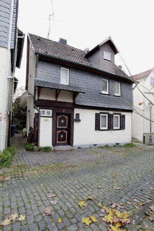 Wohnhaus; Kronberg, Schirnstraße 5