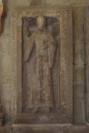 Grabplatte der Äbtissin Adelheid I, gestorben 1044