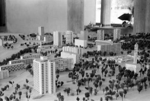 Berlin: Modell des Interbau; Vordergrund Hochhaus; Objekt I
