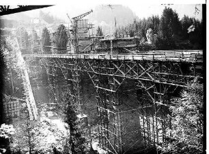 Lehrgerüste und im Bau befindlicher Pfeiler