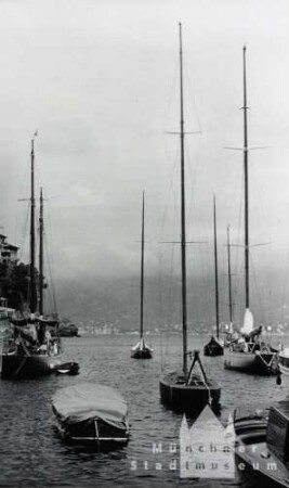 Italien. Portofino. Boote ankern am Ufer