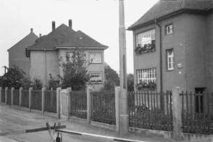 Häuser : Blick auf die Fassade eines Hauses in Thekla