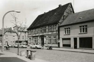 Parchim. Wohnhäuser, Philipp-Müller-Straße 32, 33. Straßenfronten