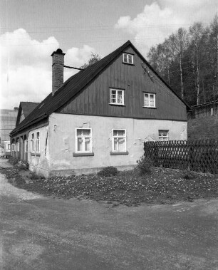 Muldenhammer-Tannenbergsthal-Jägersgrün, Dorfstraße 17. Wohnhaus. Hofansicht der Giebelseite