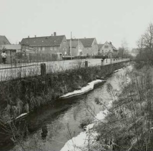 Dresden-Niedersedlitz. Dorfanger mit Lockwitzbach, Blick flußaufwärts