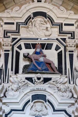 Frankreich. Auvergne. Allier. Saint Menoux. Kirche. 12 Jahrhundert. Gnadenmadonna. 16 Jahrhundert