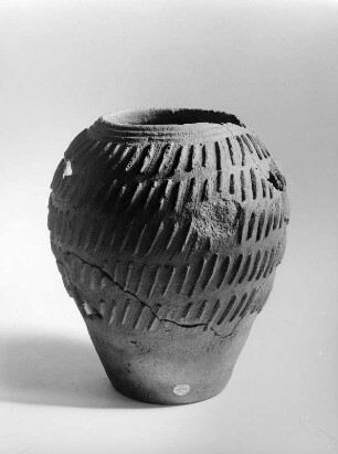 Bauchige Tonvase : Bauchige Tonvase. Klagenfurt: Landesmuseum für Kärnten, Provinzialrömische Archäologie