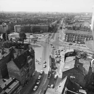 Rosa-Luxemburg-Platz in Erfurt : Blickrichtung Norden in die Karl-Marx-Allee (Magdeburger Allee)