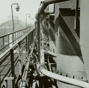 VE Braunkohlenkombinat Senftenberg, Brikettfabrik Sonne (I 1952-1954, II 1961-1962). Abschnitt Brikettbehandlung / Verladung. Förderrohrleitungen der Braunkohlenstaub-Verladeanlage : Freienhufen. VE Braunkohlenkombinat Senftenberg, Brikettfabrik Sonne (I 1952-1954, II 1961-1962). Abschnitt Brikettbehandlung / Verladung. Förderrohrleitungen der Braunkohlenstaub-Verladeanlage