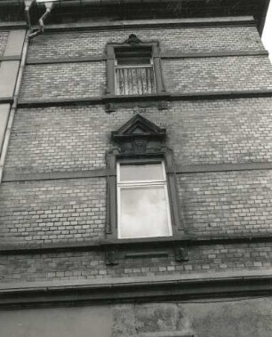 Wurzen, Marienstraße 4. Wohnhaus (1870/1880). Obergeschoßfenster