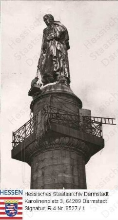 Darmstadt, Langer Ludwig - Denkmal auf dem Luisenplatz - Restaurierung - Bild 1 bis 6: Arbeiten der Firma Karl Linde (Berlin-Nikolassee) mit Aufzug am oberen Monument