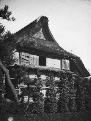 Japanisches Bauernhaus (Kabuto-Typ)