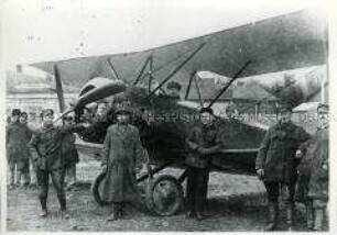 Wilhelm Pieck im Flugzeug auf dem Moskauer Flugplatz