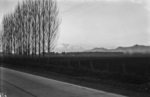 Weg nach Santiago de Chile : Blick über die Landschaft auf dem Weg nach Santiago de Chile.