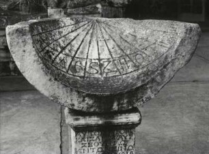 Sonnenuhr 212 n. Chr. im Museum Selcuk in Ephesus