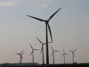 Windräder in Ostfriesland : Windräder im Landkreis Aurich in Ostfriesland, aufgenommen 2004