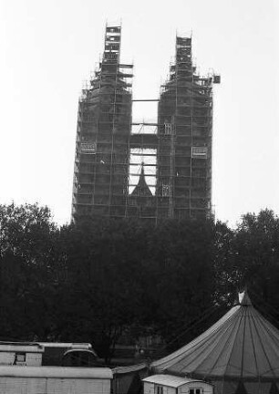 Freiburg im Breisgau: Eingerüstete Herz-Jesu-Kirche im Stühlinger