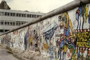 Grenzmauer 75 mit Graffiti