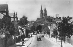 Oschatz. Dresdner Straße. Blick nach Nordwesten zur Stadtkirche St. Ägidien