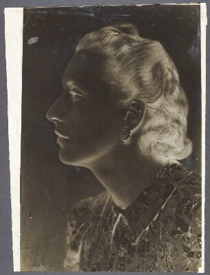 Portrait Frau Peill