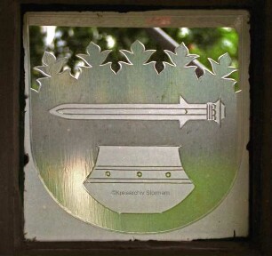 Kreistagssitzungssaal: Fensterfront: Wappen der Gemeinde Hammoor