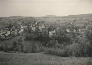 Lauenstein. Blick über das Müglitztal auf den Ort