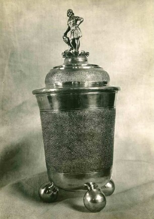 Pokal der Schumacherzunft. Heimatmuseum. 1684
