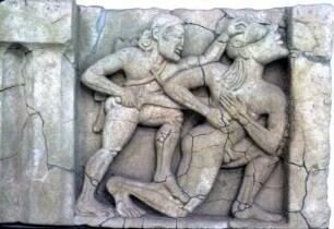 Metope mit Kampfszene