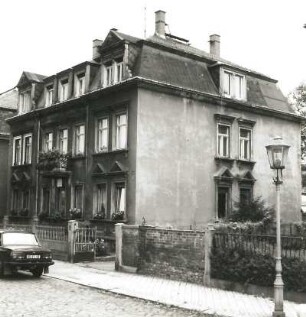 Dresden-Mickten, Herbststraße 9. Wohnhaus (um 1895). Straßenansicht von Nordosten