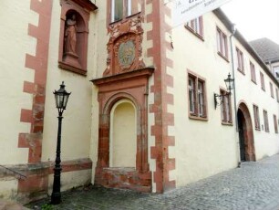 Stadtbild-Jesuitenkolleg (1620-30) - Ansicht von Nordwesten über Traufseite in Übersicht