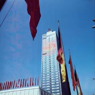 Hotel Stadt Berlin mit Schmuckelement zum IX. Parteitag der SED, Alexanderplatz, Berlin