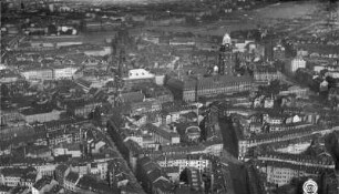 Dresden. Südlicher Teil der Altstadt mit Prager Straße und Victoriastraße. Luftbild-Schrägaufnahme von Südwest