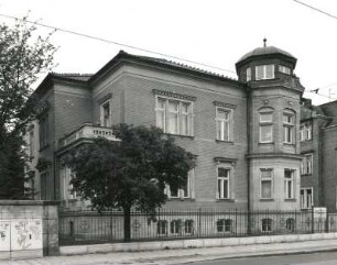 Dresden-Strehlen, Wasastraße 8. Wohnhaus (Debeka) (1901/1915)