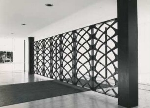 Abteilung Handwerk im Deutschen Pavillon, "Expo" 1958: Gitterwand von Fritz Kühn