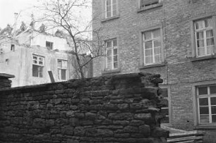 Abriss des einsturzgefährdeten Hauses Brunnenstraße 47 nach Absturz einer der vier Dachgaupen der Vorderfassade