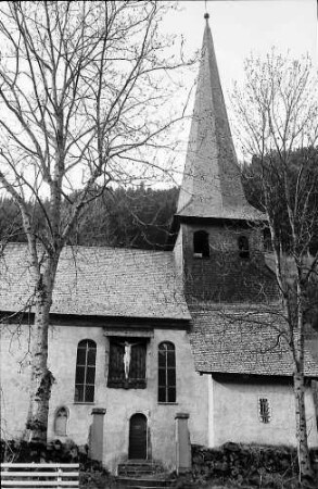 Eingang der Oswald-Kapelle im Höllental